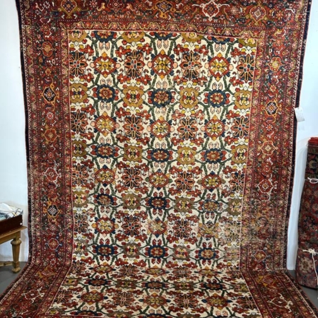 mahal antique carpet
